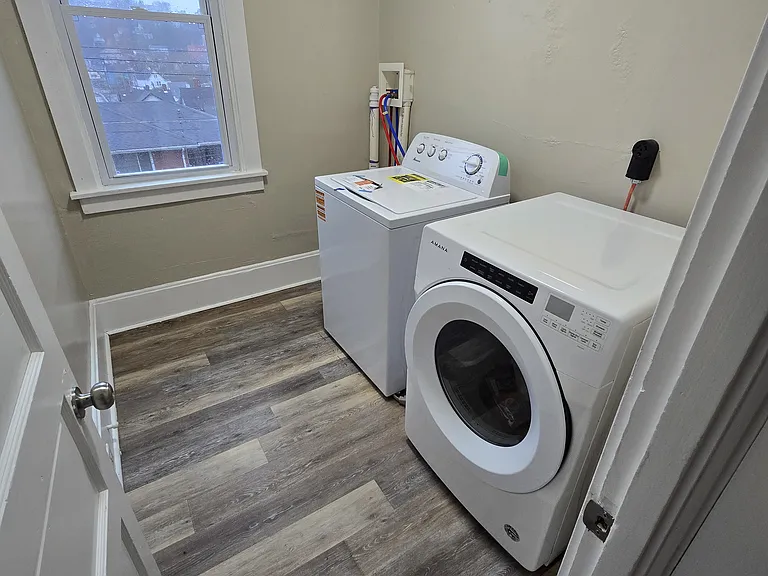 906 Gibson St — Photo 11