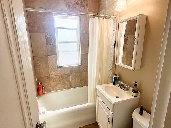 5th image of 3124 12th Ave S #104