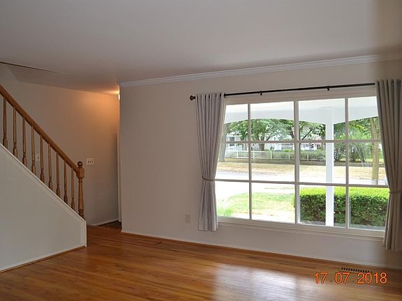 4th image of 1485 King George Blvd