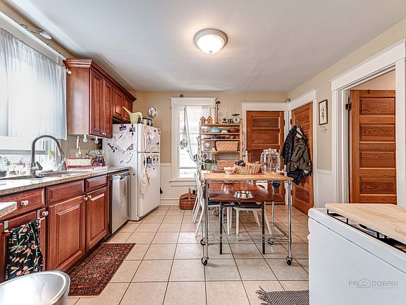 5th image of 1014 Ashland Ave