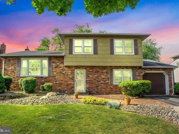 9 Van Dr, Bordentown, NJ 08505