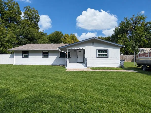 130 Center St, Nevada, TX 75173