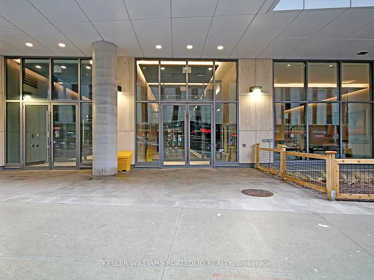 2221 Yonge St #1106 — Photo 29