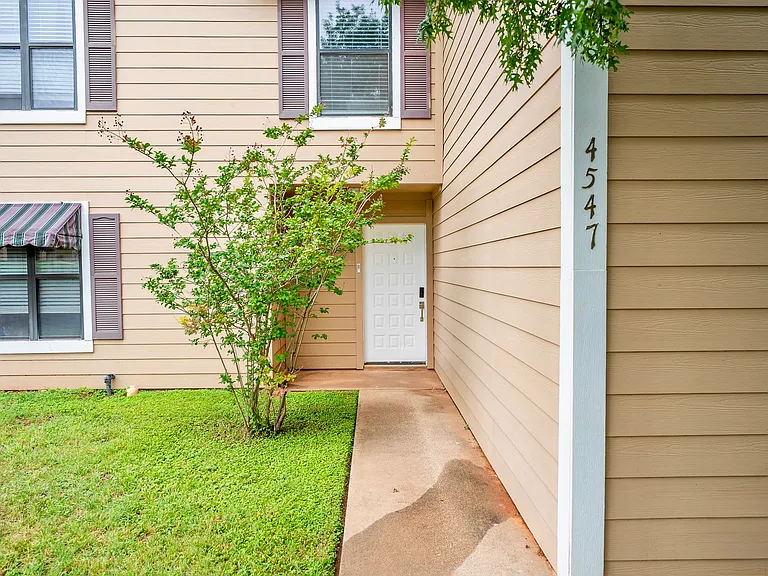 4547 Bermuda Dr — Photo 1