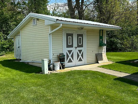 3rd image of 834 Skinner St #64