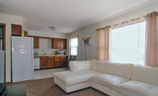 2 bed, 1.5 bath, 950 sqft, $1,600 — Photo 3