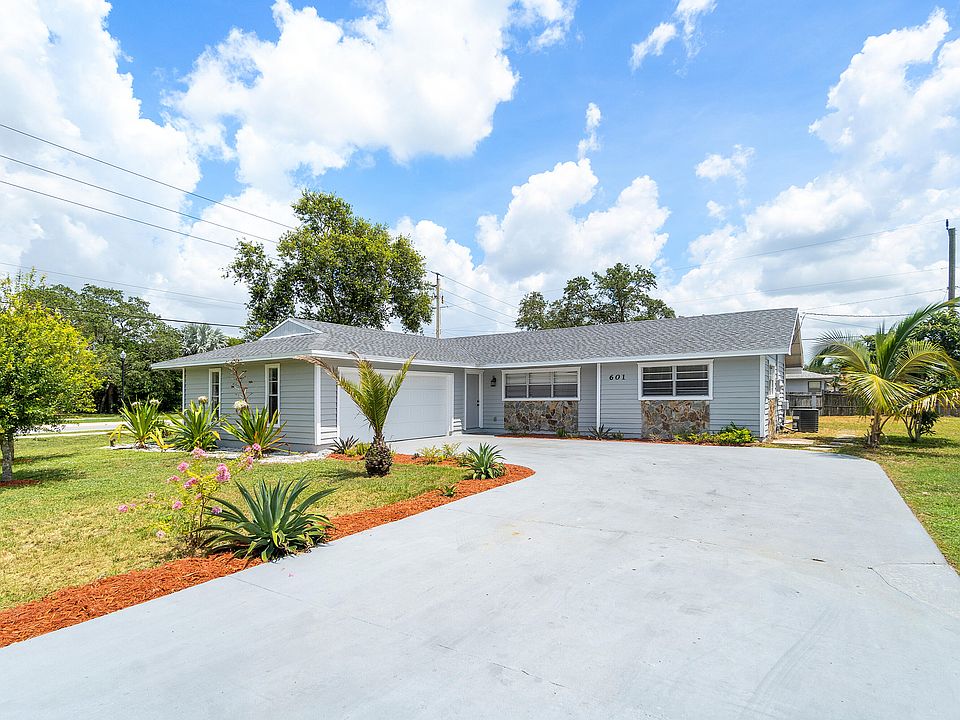 1st image of 601 SE Crescent Avenue