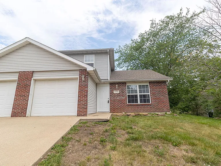 1330 Godas Dr — Photo 27