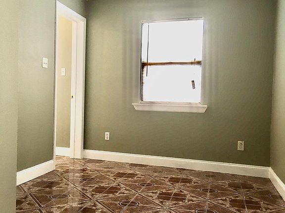 4th image of 4921 Mirabeau Ave
