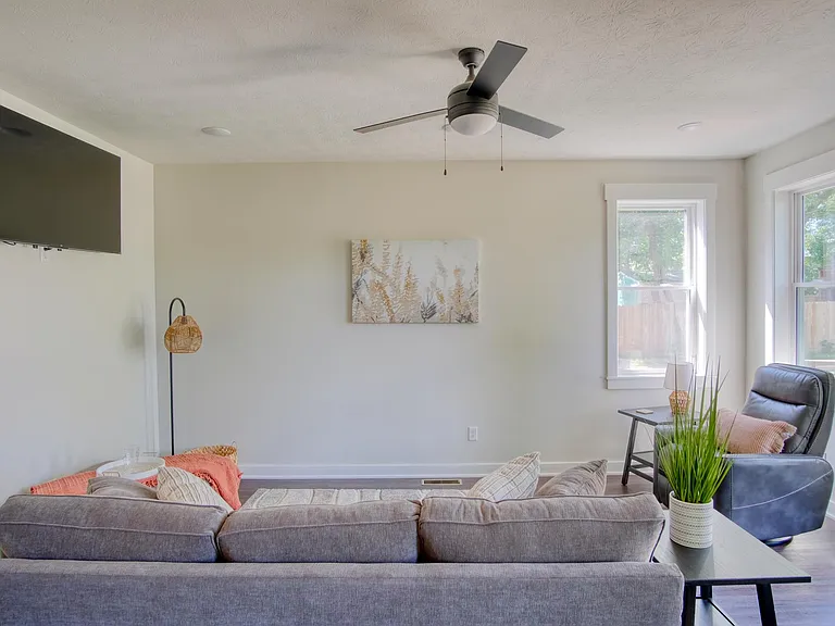 2130 Gent Ave — Photo 11