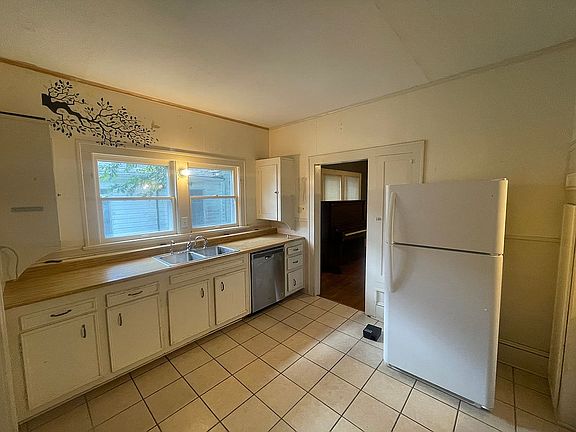 3rd image of 627 Kirby Pl