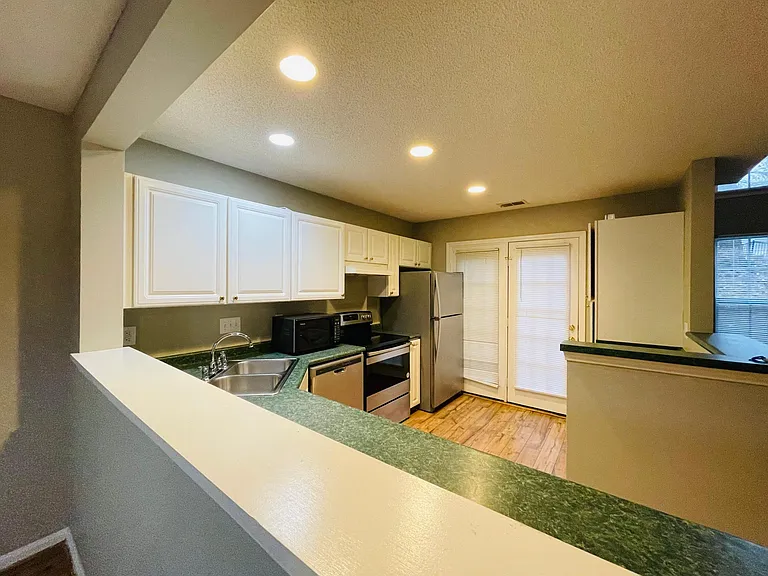 8903 Roseton Ln — Photo 2