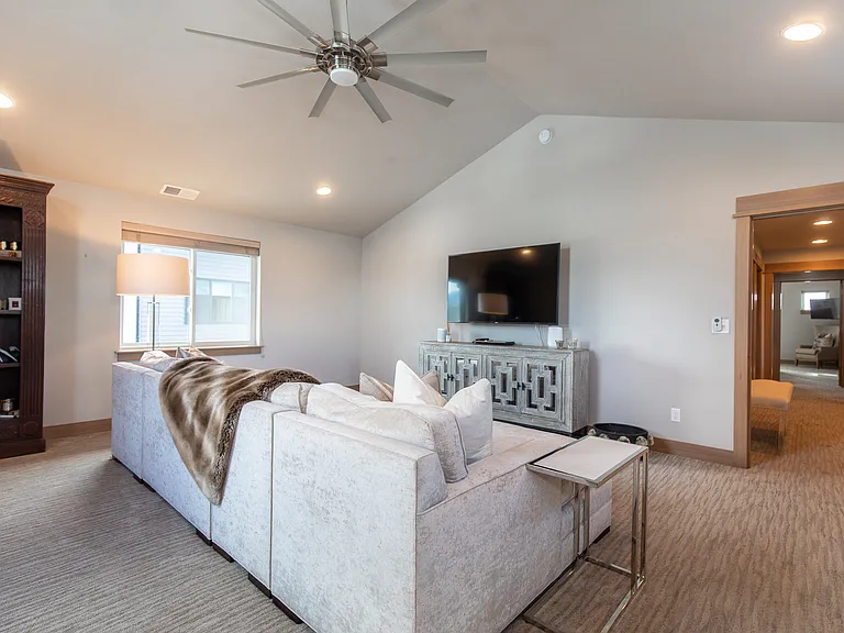 5468 Westmorland Dr — Photo 37