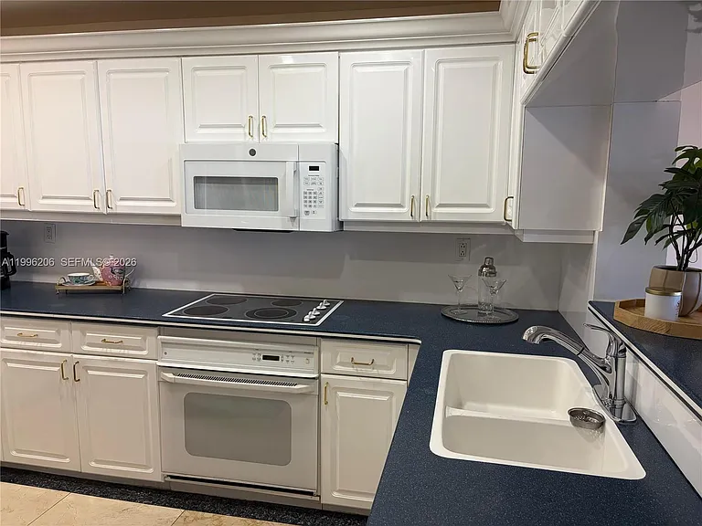 1717 N Bayshore Dr #A-2254 — Photo 4