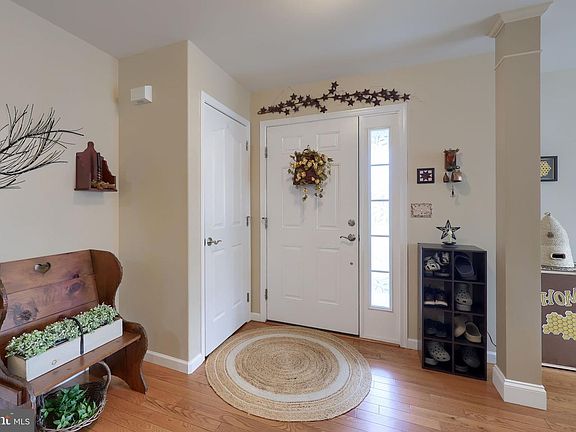 3rd image of 1042 Cambridge Dr
