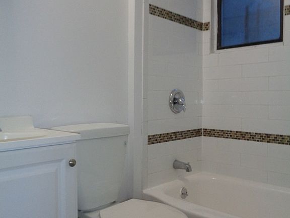 5th image of 445 Riverdale Ave