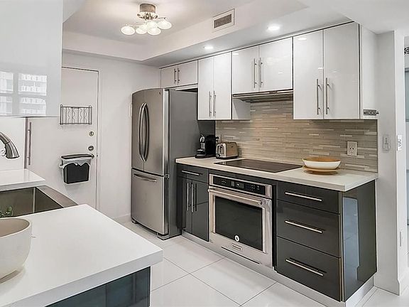 4th image of 800 West Ave APT 511