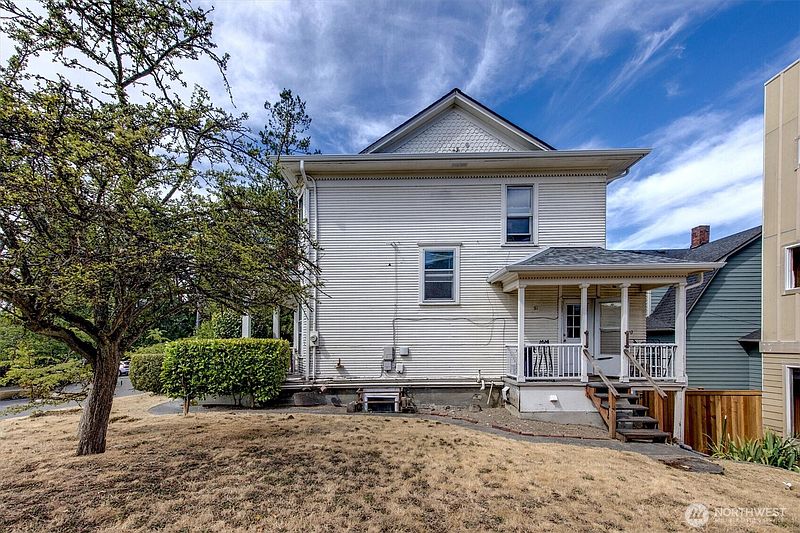 4th image of 5522 12th Avenue NE