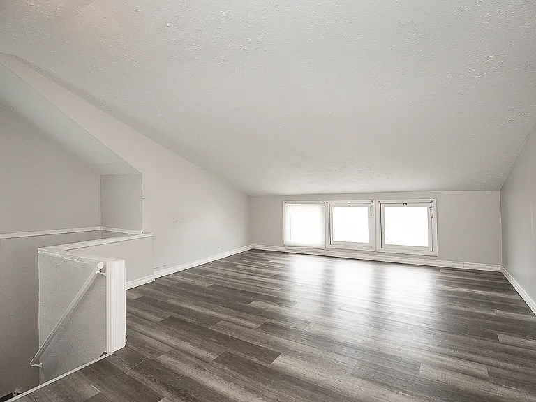 12917 Thornhurst Ave — Photo 21