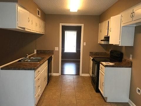2nd image of 2094 Hampton Hill Dr