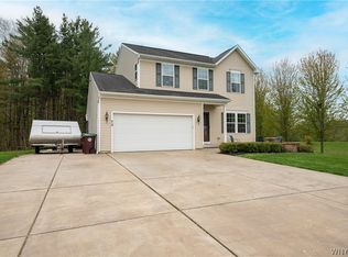 75 Hilltowne Dr, Orchard Park, NY 14127