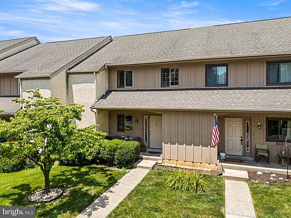 3rd image of 211 Josephs Way #41