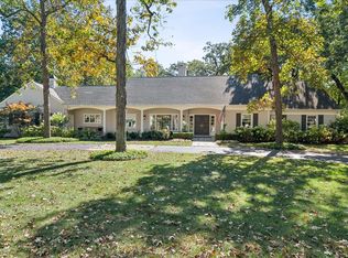 1045 Oak Grove Ln, Lake Forest, IL 60045