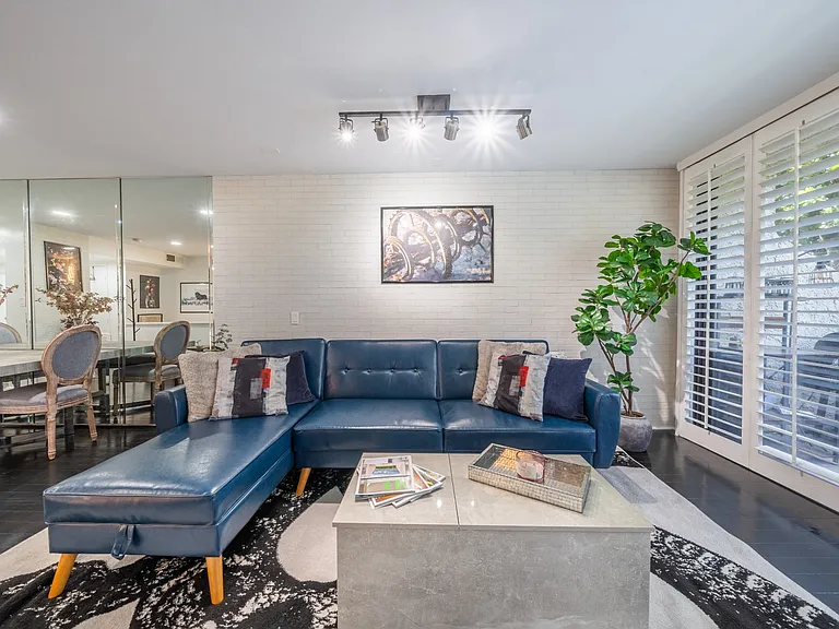 1900 Vine St #217 — Photo 2