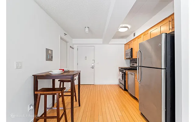 Sold by Douglas Elliman | media 15