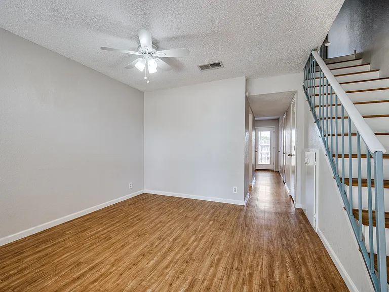 604 Meadow View Ct #3 — Photo 4