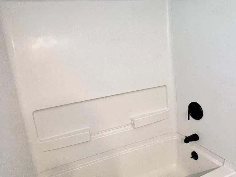Bathroom/Tub
