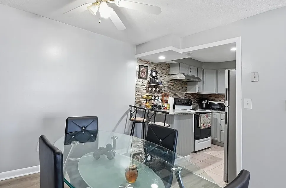 2 bed, 886 sqft, $2,000 — Photo 3