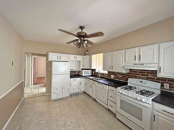 4th image of 5039 Sutherland Ave #1F