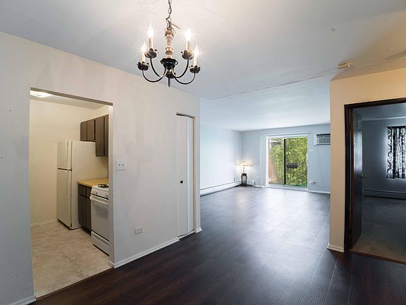 5th image of 234 Shorewood Dr APT 2C