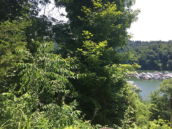2nd image of 925 Hideaway Dr
