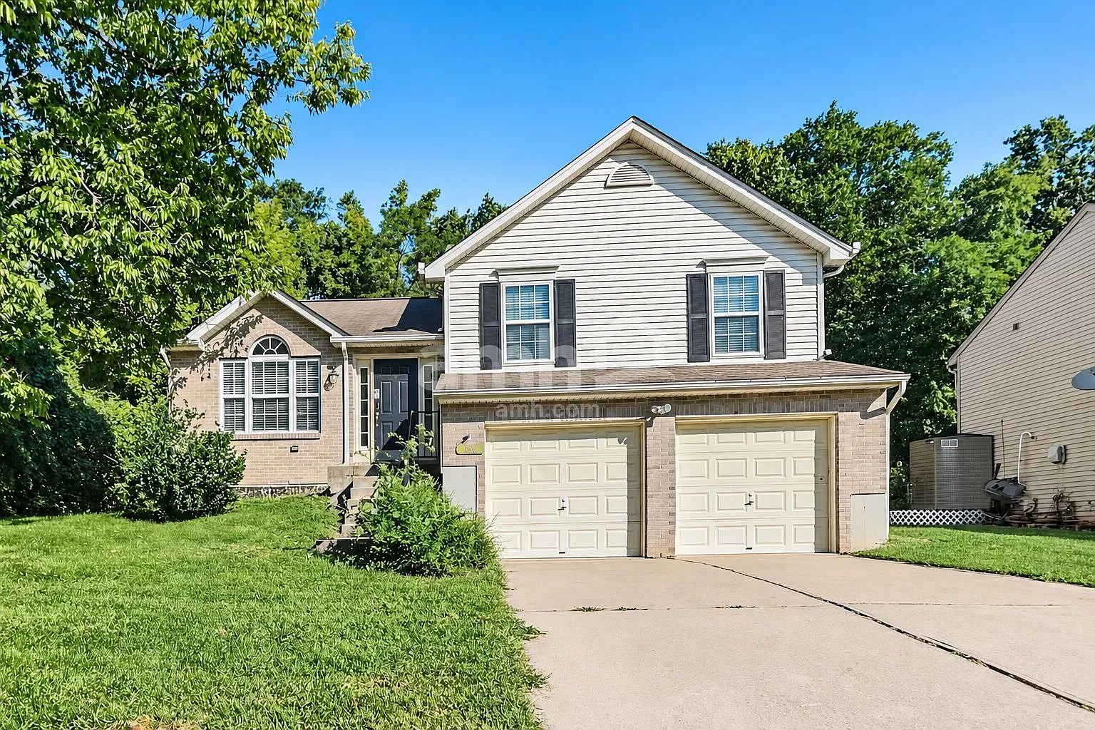 3 bed, 2.0 bath, 1326 sqft, $2,025 — Photo 1