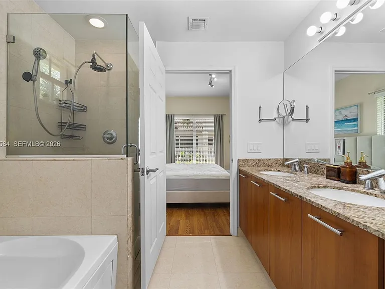18413 NE 27th Ct #18413 — Photo 25