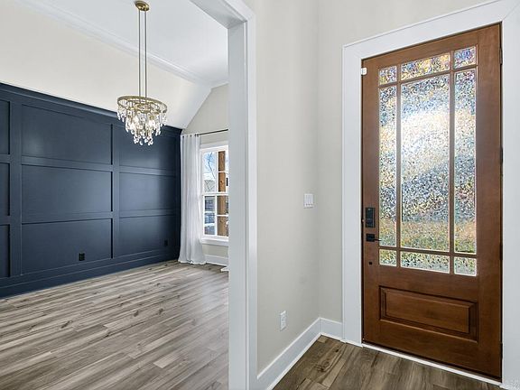 2nd image of 8 Short Leaf Ln