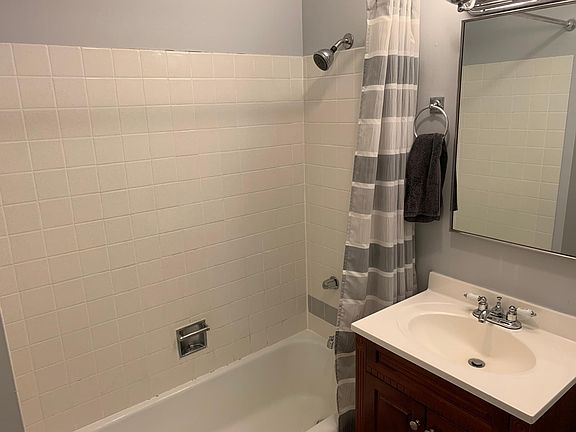 5th image of 1455 N Sandburg Ter APT 1203