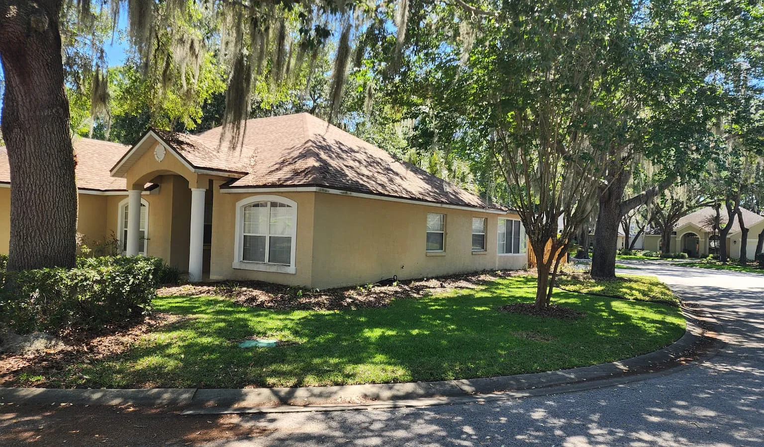 3 bed, 2021 sqft, $1,999 — Photo 2