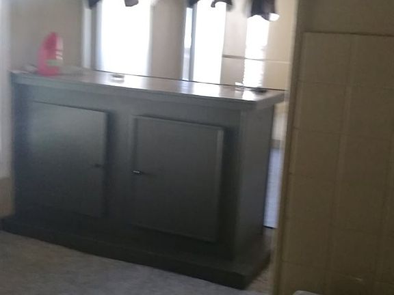4th image of 470A W 2nd St