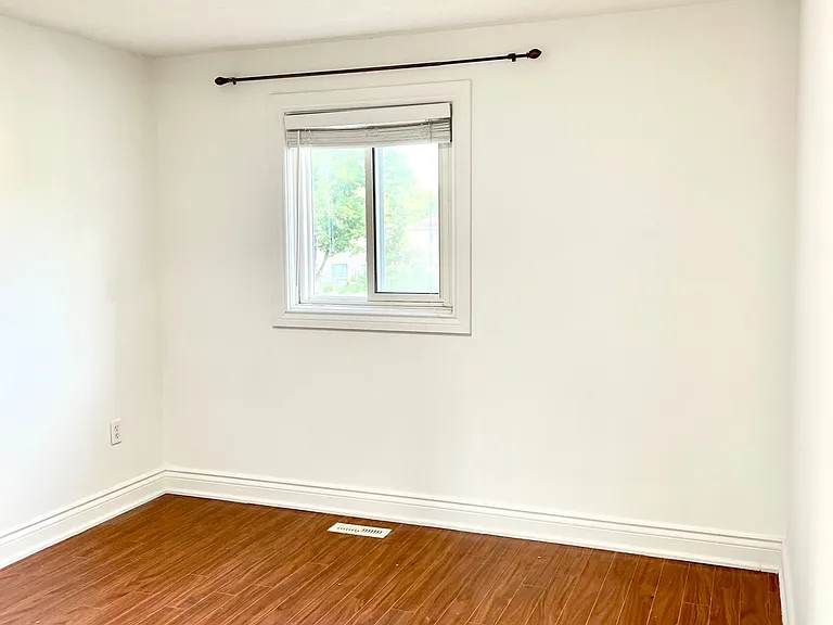 121 Radford Dr — Photo 14