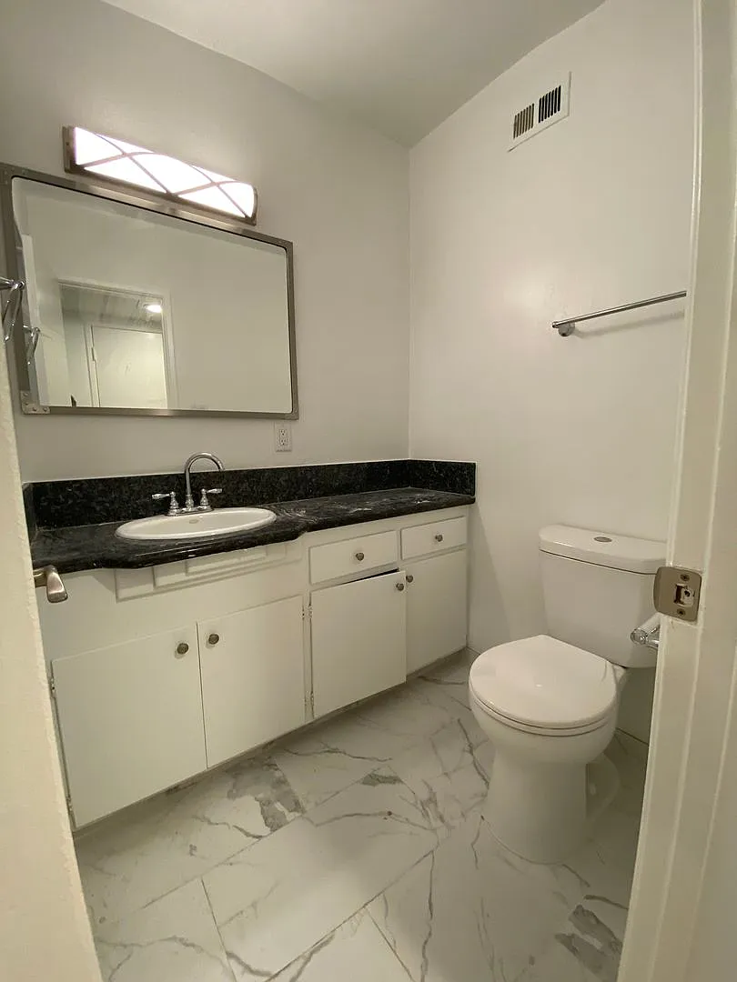 928 South Sherbourne Drive (6605) — Photo 2