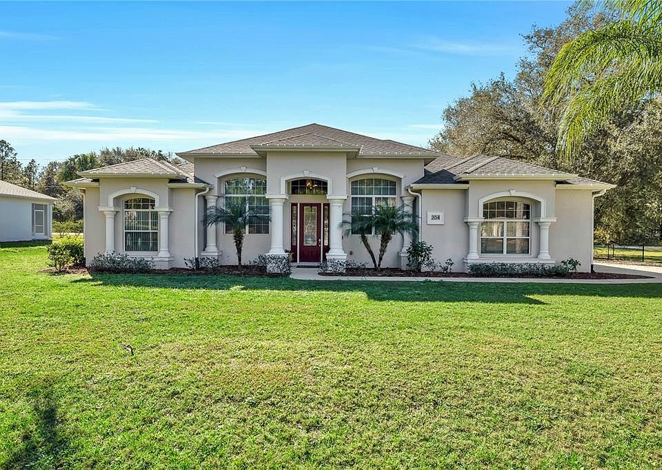 1st image of 204 Hanging Moss Ln