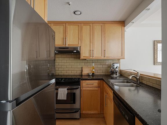 5th image of 865 W 15th Ave #201