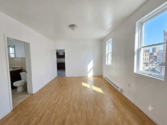 2nd image of 39 Elm St