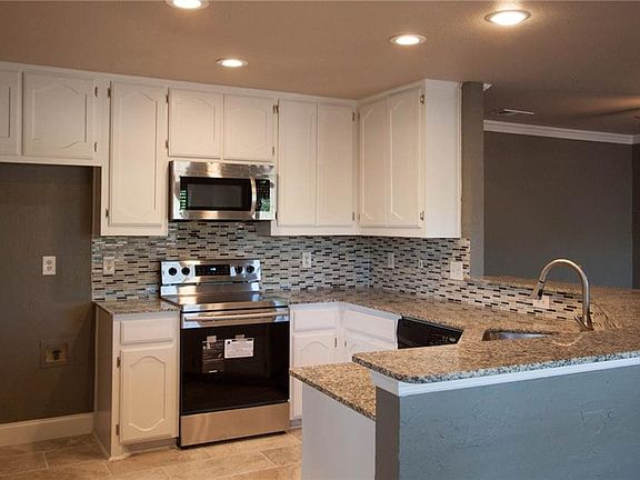 5th image of 2332 Lakeshore Dr