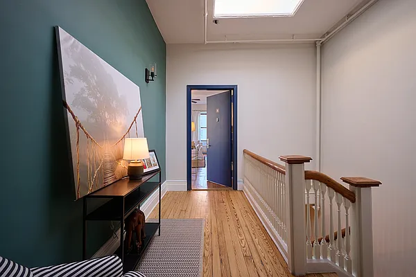 Rented by Perry Associates NYC Inc | media 9