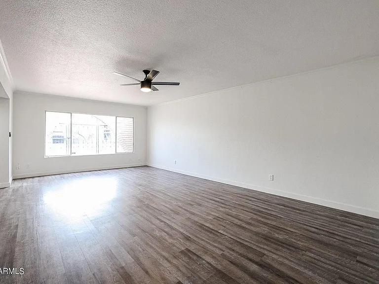 1803 W Maryland Ave — Photo 6