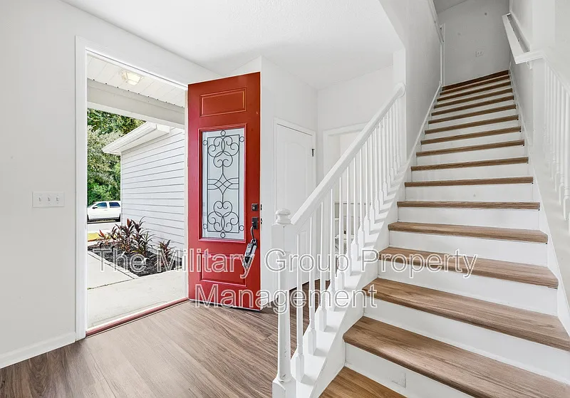 3 bed, 2.5 bath, 1899 sqft, $2,100 — Photo 4